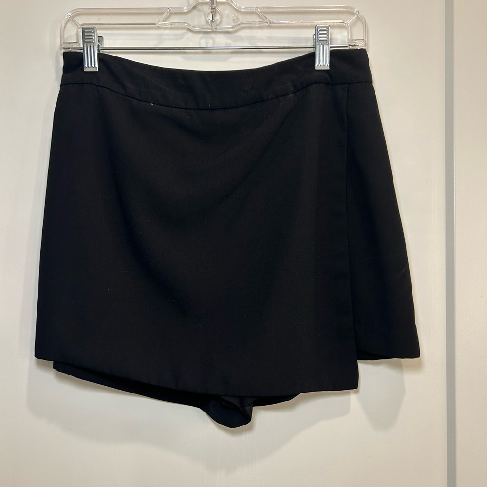 Black skort